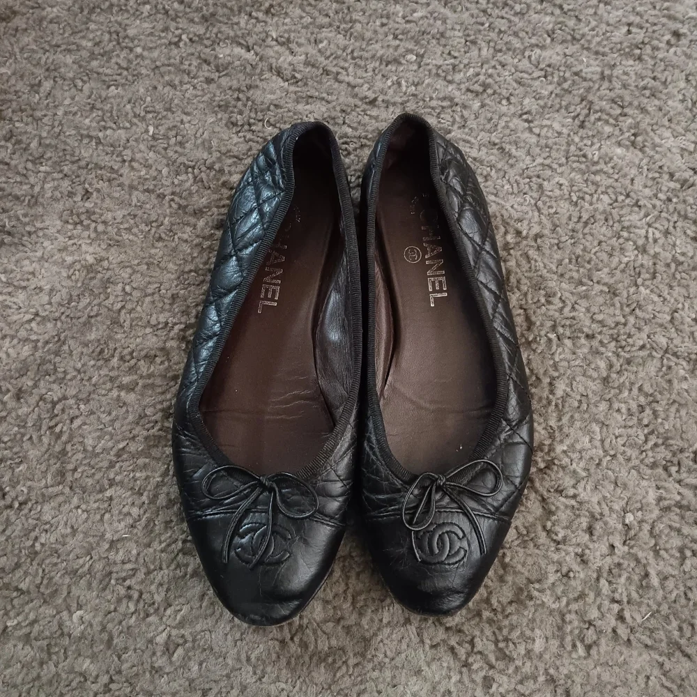 Chanel quilted flats - Picture 3 of 6